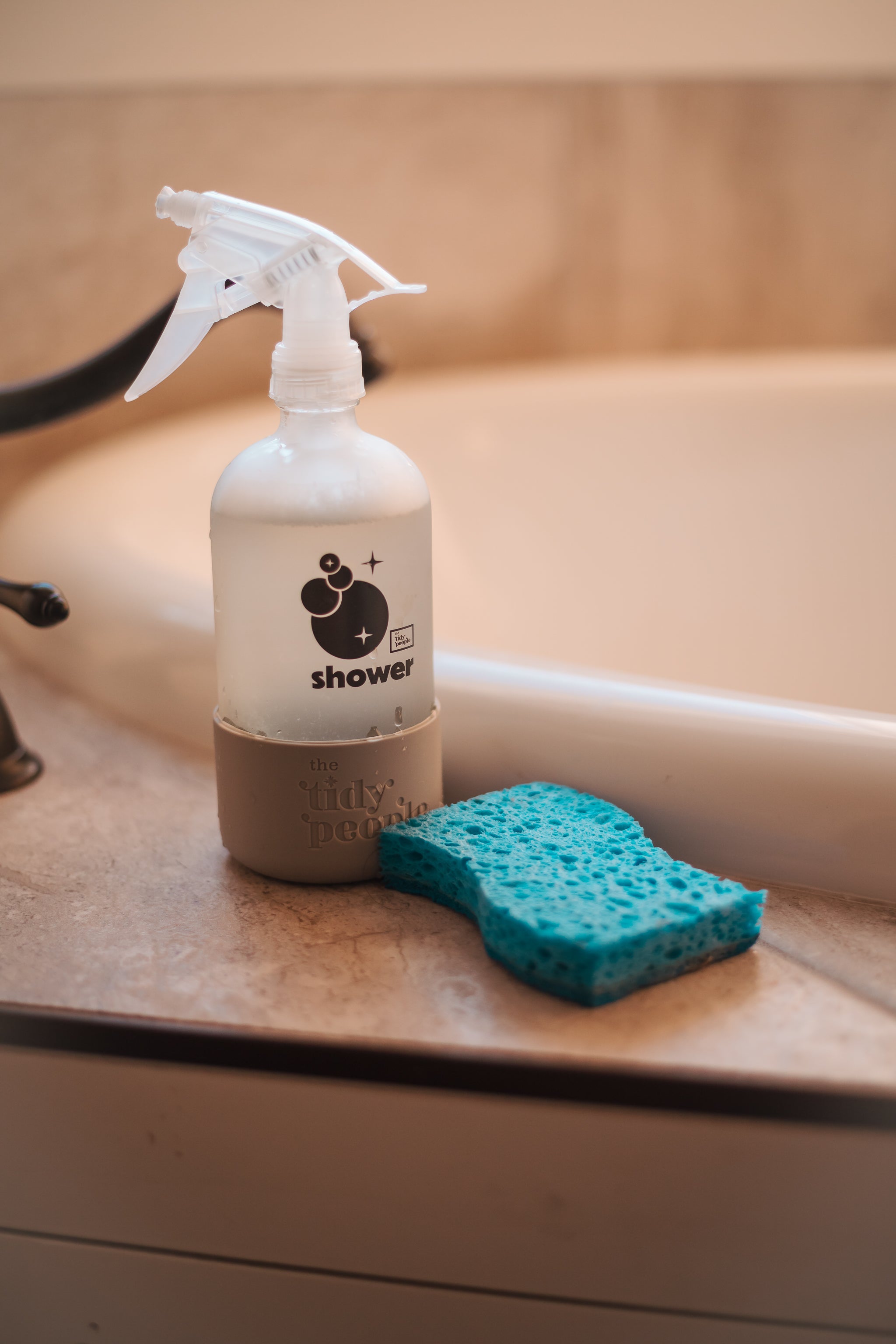 Shower Cleaner: Refillable Starter Kit